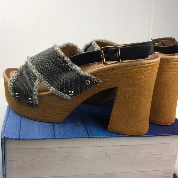 Retro Platform Heels - Picture 7 of 7